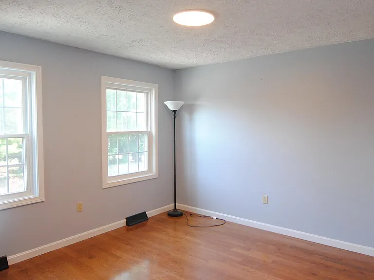 25 Cadogan Way — Photo 14