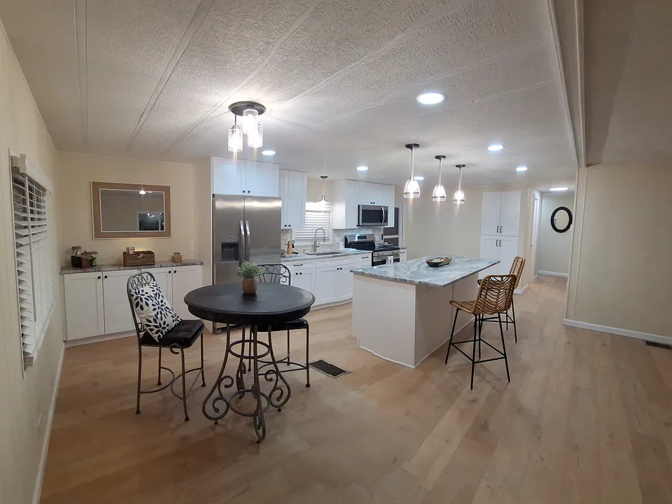 70 Live Oak Ct