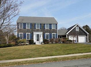 201 Island Dr, Middletown, RI 02842