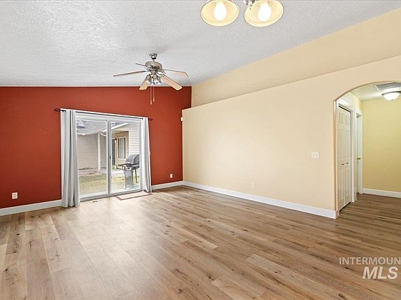 5th image of 804 E Cottage Ave