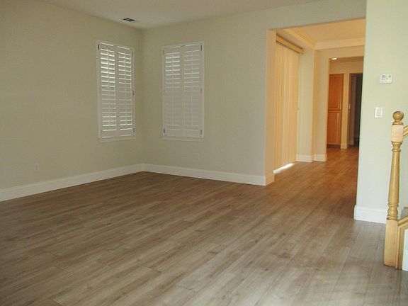 3rd image of 210 Abigail Cir