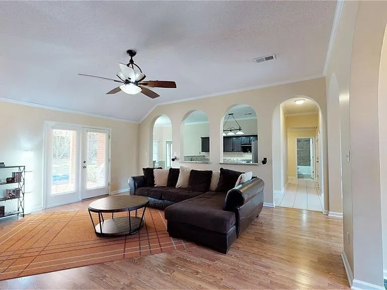 605 Alexandria Dr — Photo 7