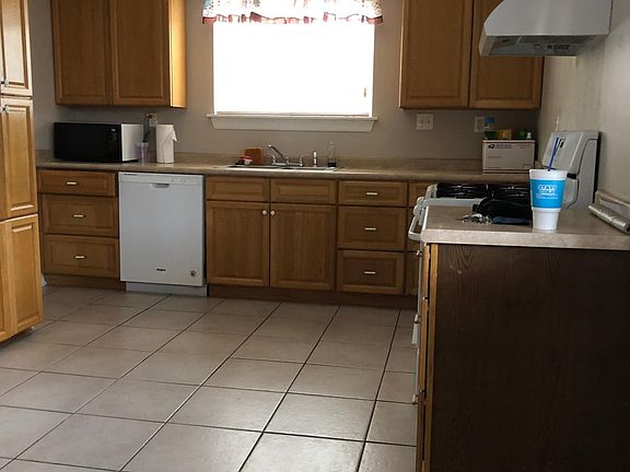 2nd image of 5843 Gen Haig St