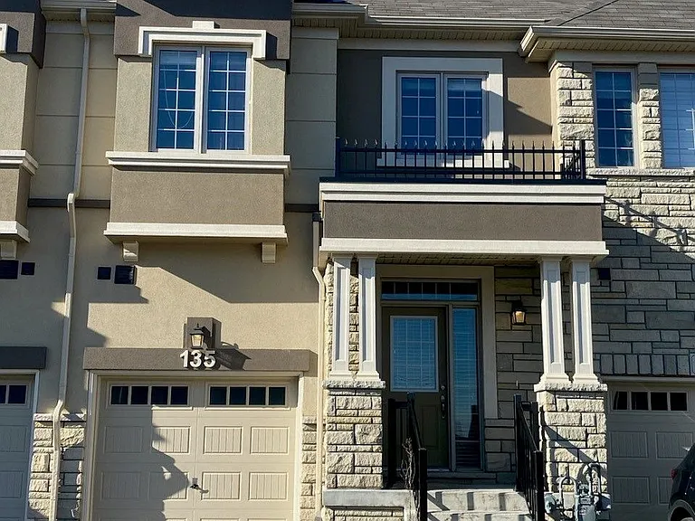 135 Flagg Ave — Photo 2