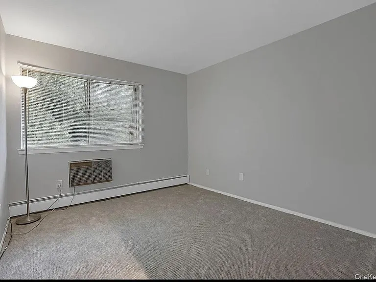 121 Coachlight Sq — Photo 11