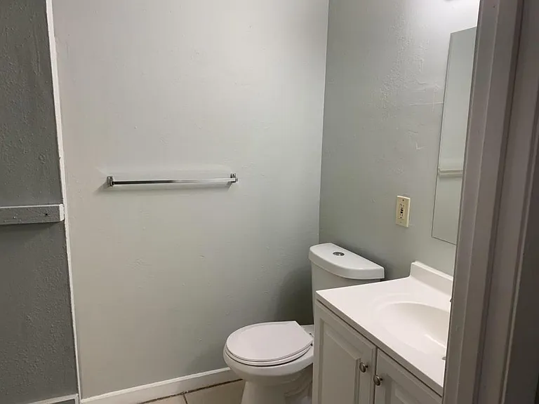 825 Lyndhurst St — Photo 6