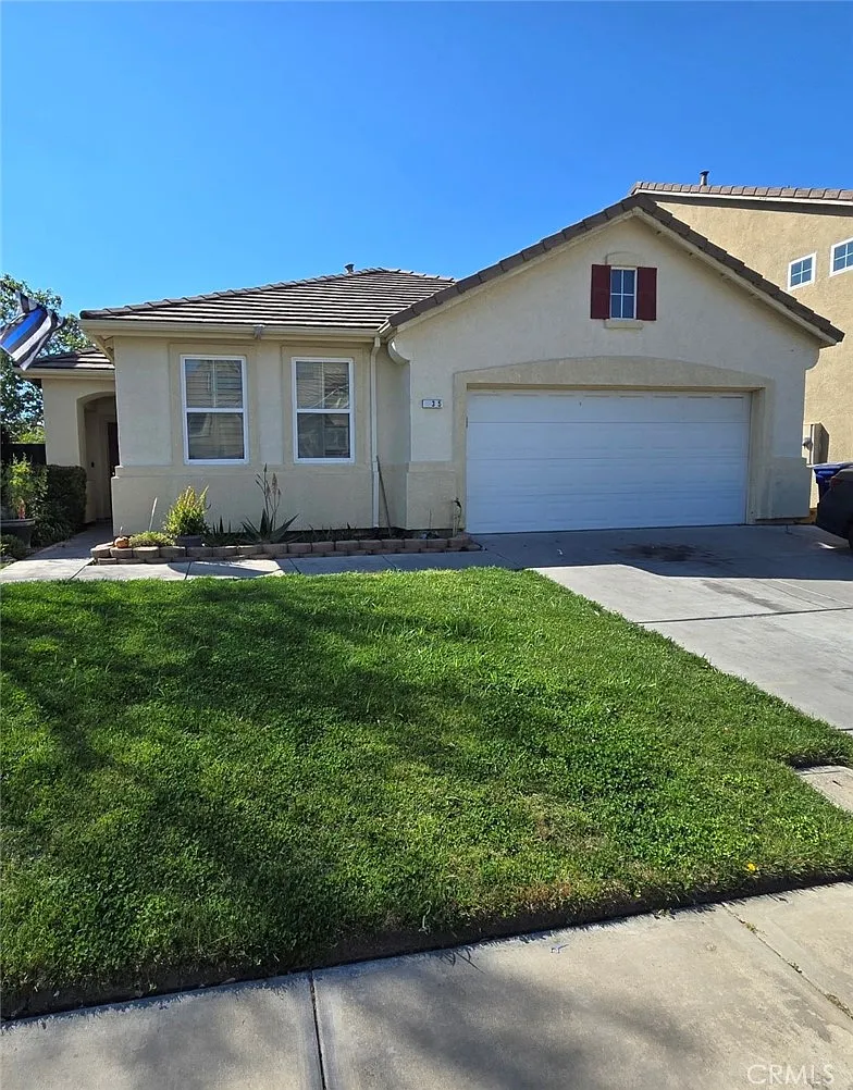 435 Petunia Ct photo 1