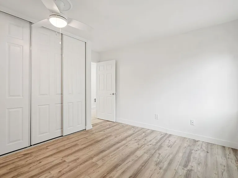Images Columbia Apartments — Photo 58
