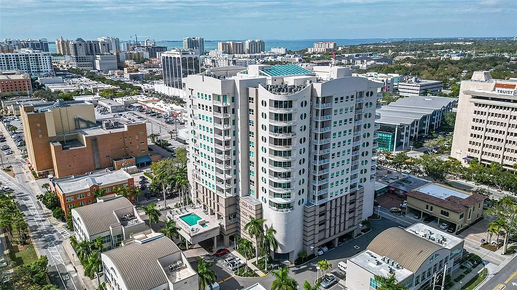 2 bed, 2.0 bath, 1440 sqft, $4,500 — Photo 3
