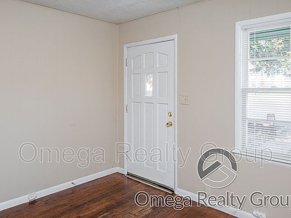 4th image of 2413 Moore Ave NW