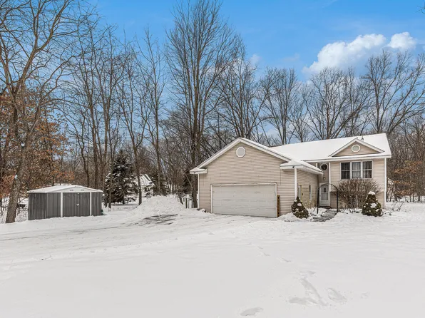 17110 Seneca Dr, Howard City, MI 49329