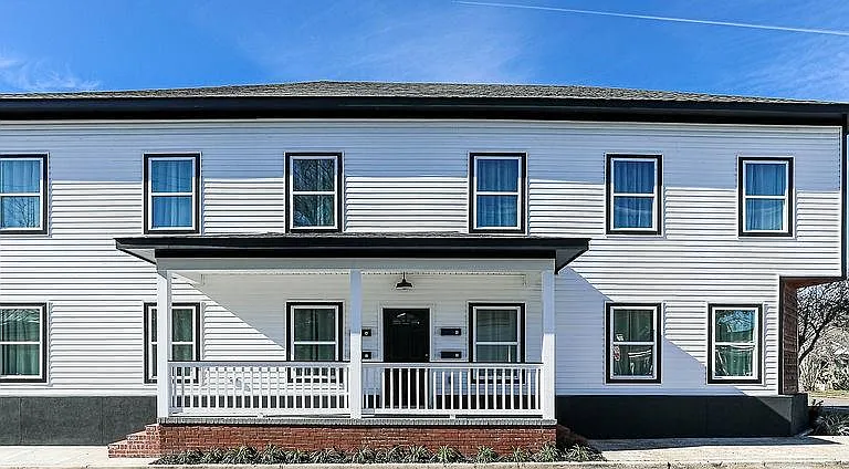 637 E Anderson St — Photo 3