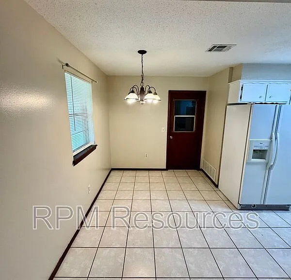 7625 S Sherwood Ave — Photo 5