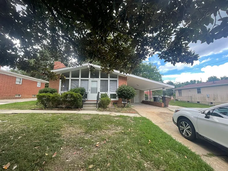 1305 Willow Rd — Photo 2