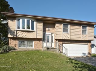 101 Quail Run, Lake In The Hills, IL 60156