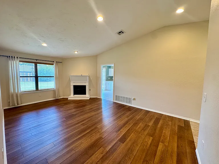 1500 Vulcan Cir — Photo 2