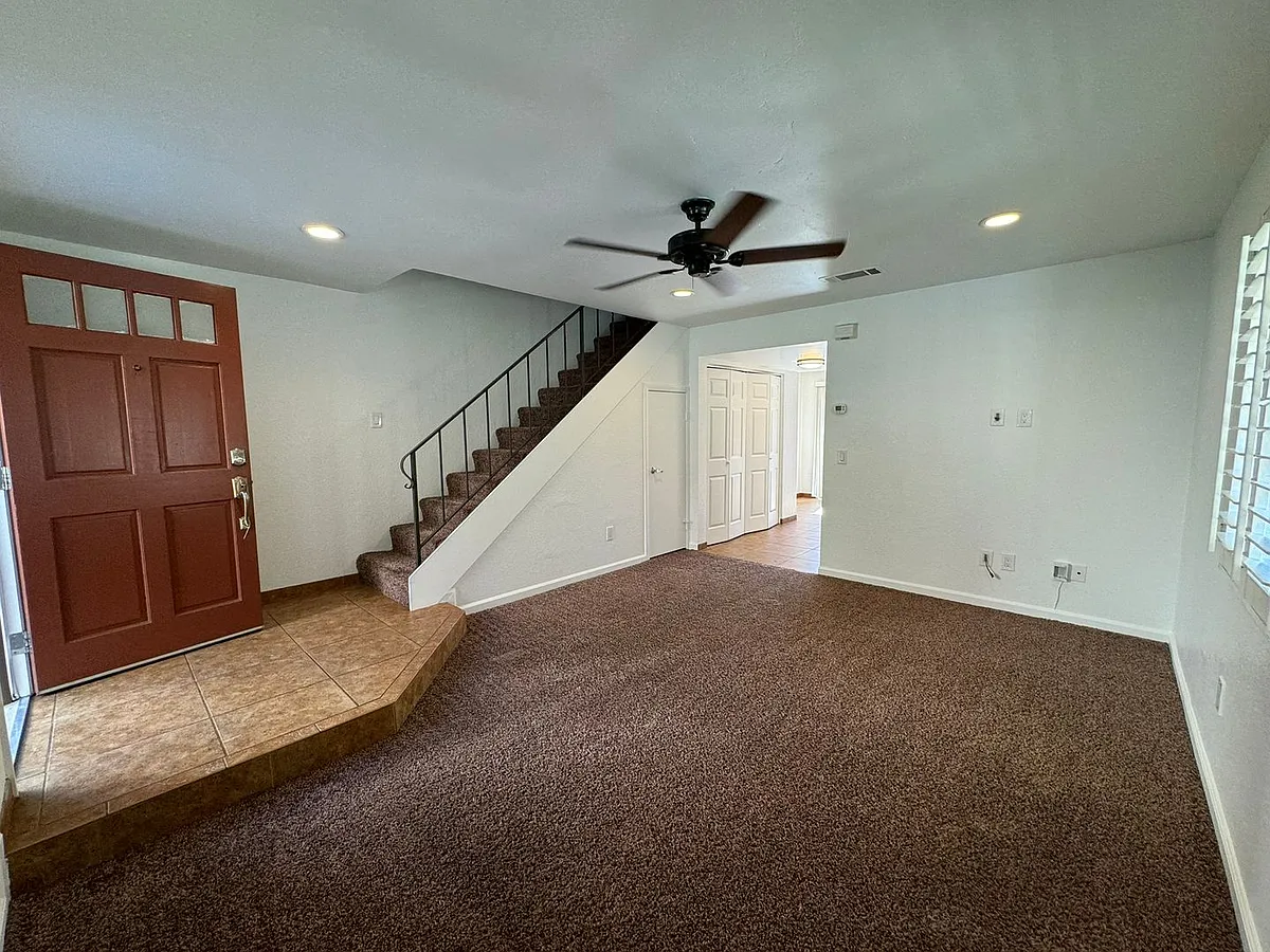 Building Photo - 2648 Alpine Blvd #D