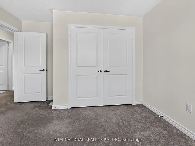 240 Ridley Cres — Photo 32