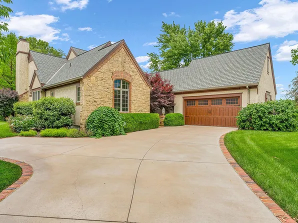 1031 SW Dartmoor Ln, Topeka, KS 66604