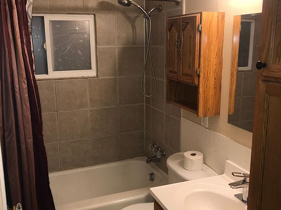 2nd image of 658 Oak St