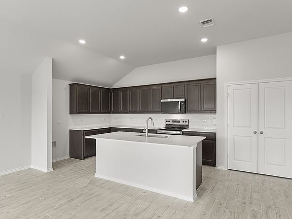 5th image of 8108 Kingfisher Rd