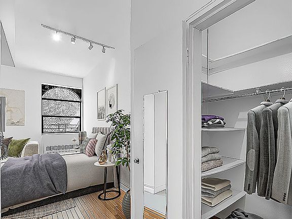 3rd image of 154 W 70th St APT 6K