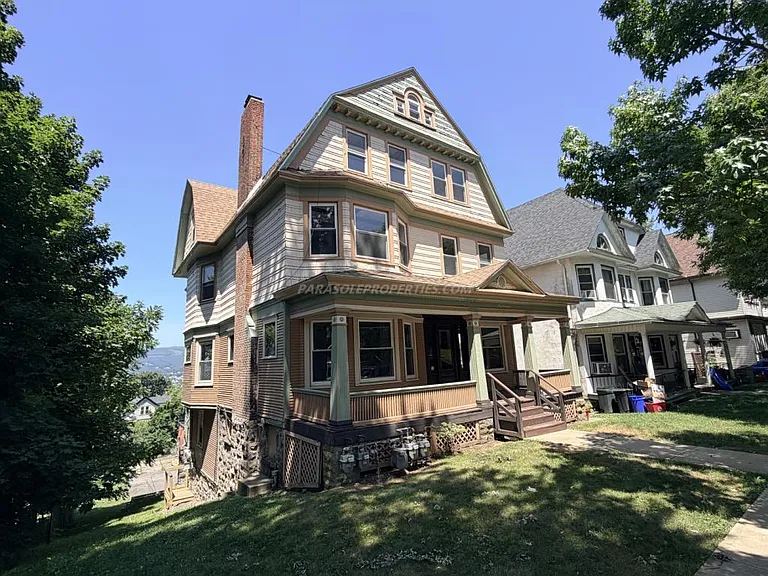 919 Clay Ave — Photo 1
