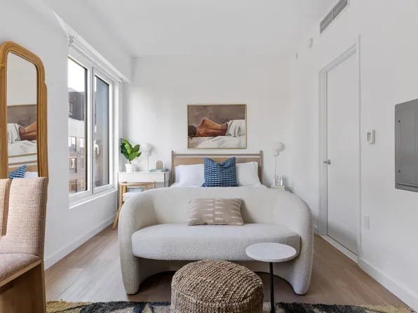 540 Waverly Avenue image 1 of 7