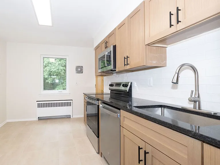 7 Stone Hill Rd #B — Photo 4