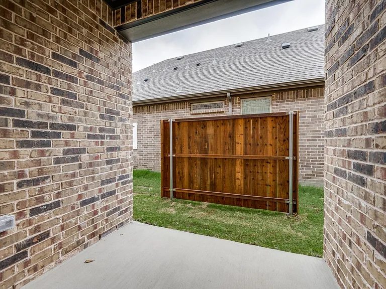 1237 Milfoil Dr — Photo 12