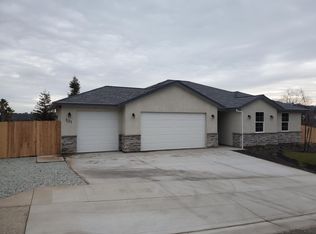 521 Turquoise Ct, Redding, CA 96003