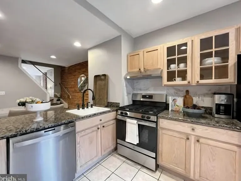 1613 S Hanover St — Photo 11