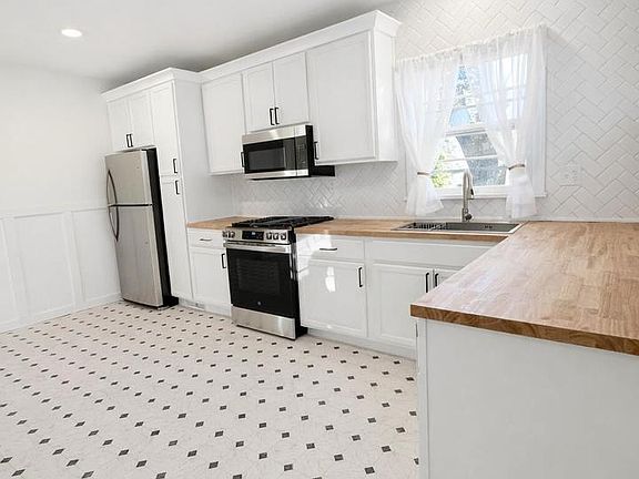 5th image of 232 S Genoa St