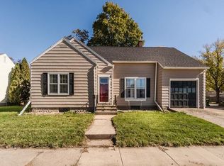 709 4th St SW, Waverly, IA 50677
