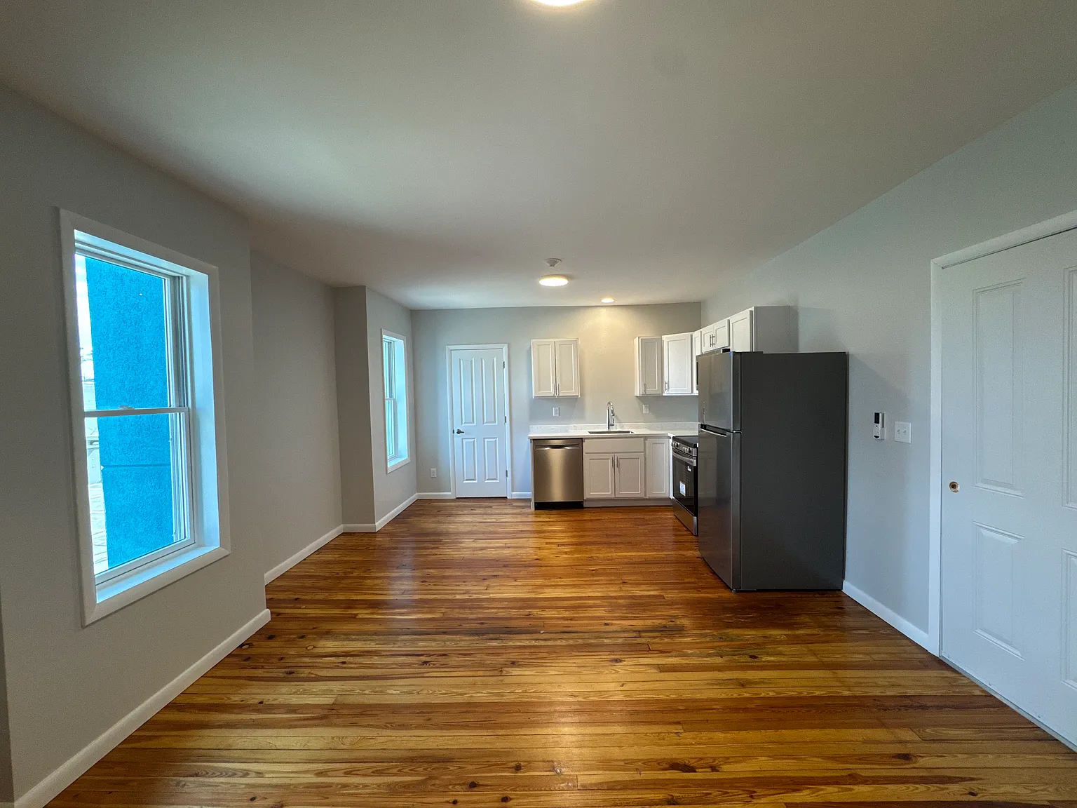 216 Main St — Photo 2