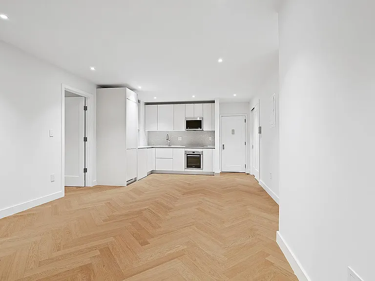 336 W 95th St #5 — Photo 2