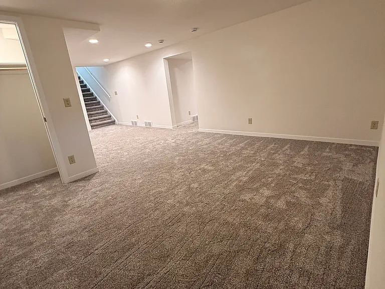 205 Hilltop Cir — Photo 18