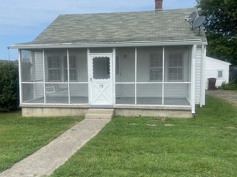 79 Lakeview Dr — Photo 1