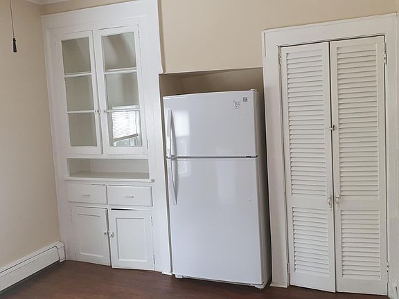 4th image of 145 Laurel Ave Floor 3