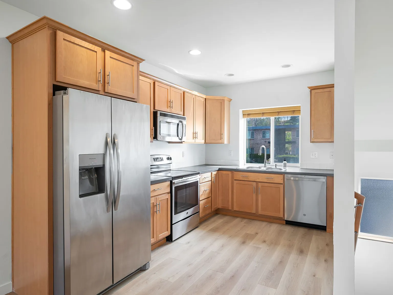 3 bed, 1410 sqft, $2,900 — Photo 3