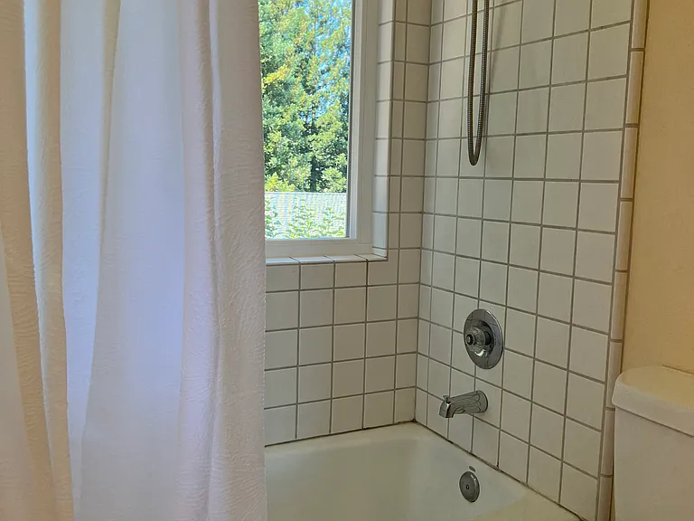 1109 Sikes Ct — Photo 25