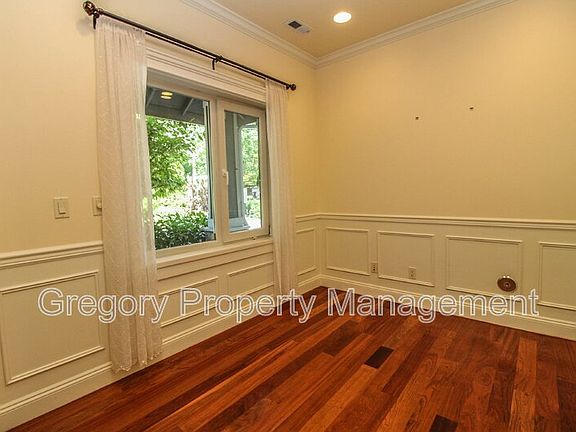4th image of 10407 NE 17th St