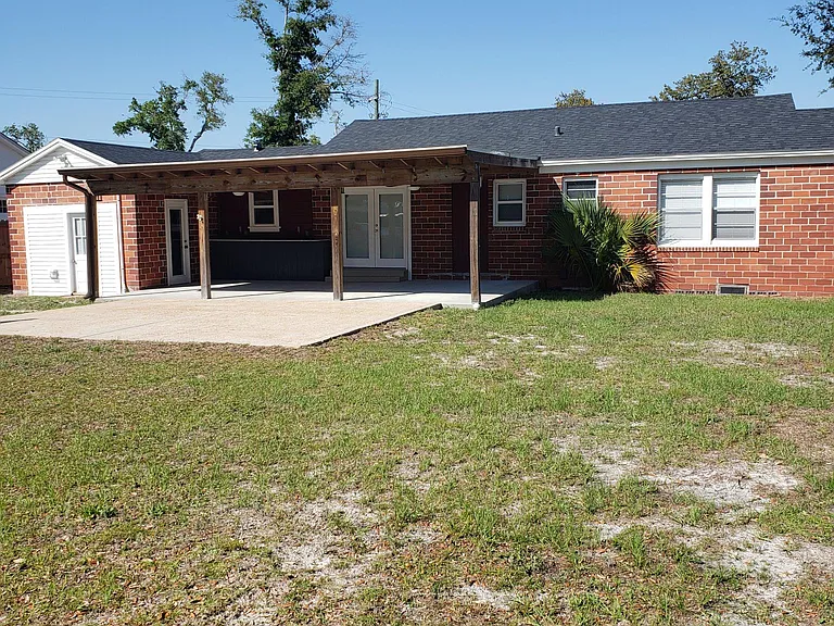 303 S Bonita Ave — Photo 10