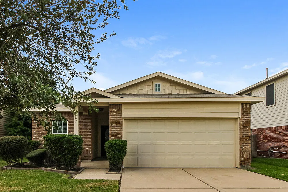 3 bed, 2.0 bath, 1364 sqft, $1,885 — Photo 1