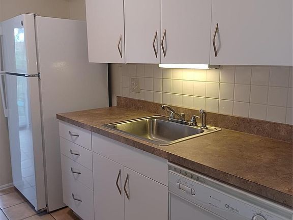 4th image of 585 Coeur De Royale Dr APT 302