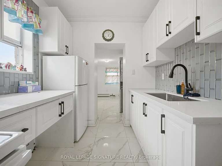 3331 Dundas St W — Photo 10