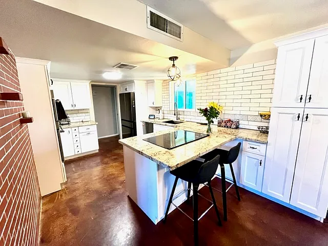 1247 W Devonshire St — Photo 3