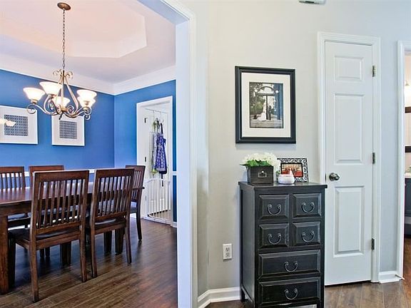 3rd image of 1119 Glenrose Dr SE