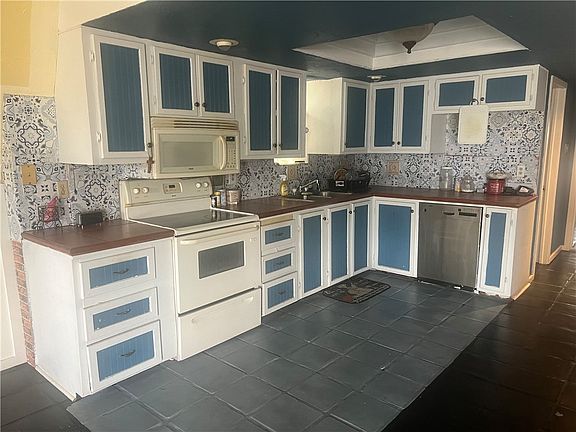 3rd image of 2653 Oak Grove Rd