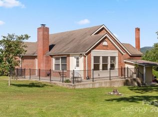 220 Laycock Rd, Hendersonville, NC 28792